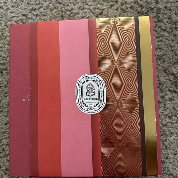 Diptyque Candles and Carousel Gift Set with gift bag BRAND NEW!! (only 4 charms) - Picture 6 of 7